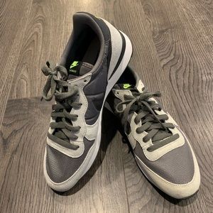 Men’s Nike shoes